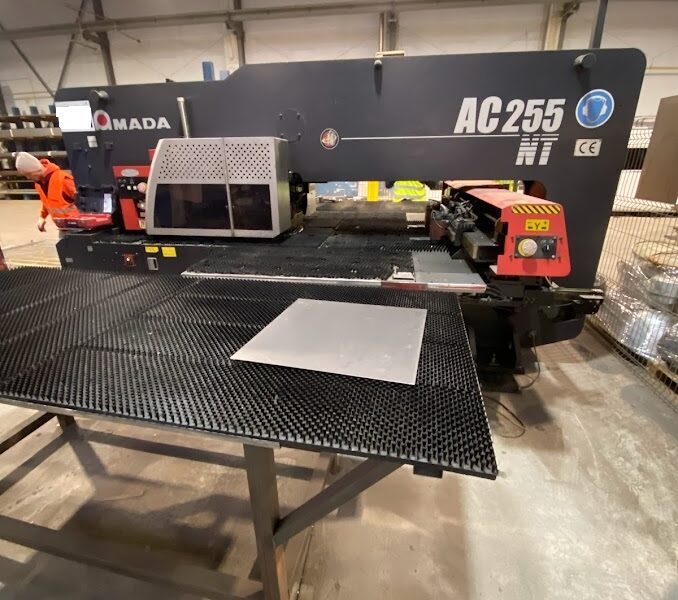 Wykrawarka Amada AC255 NT