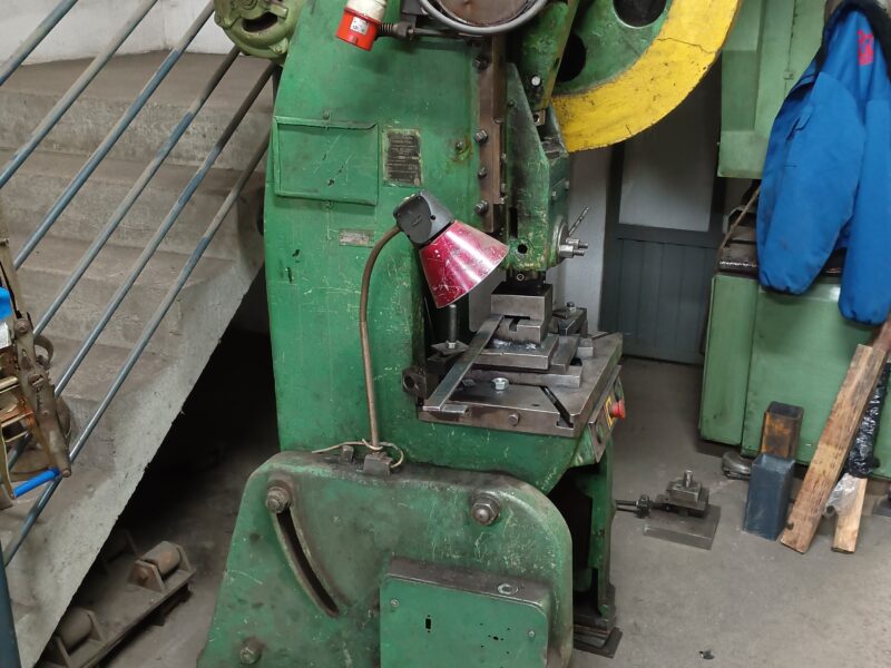 Prasa mimośrodowa mechaniczna z kołem bocznym PMP 16A
