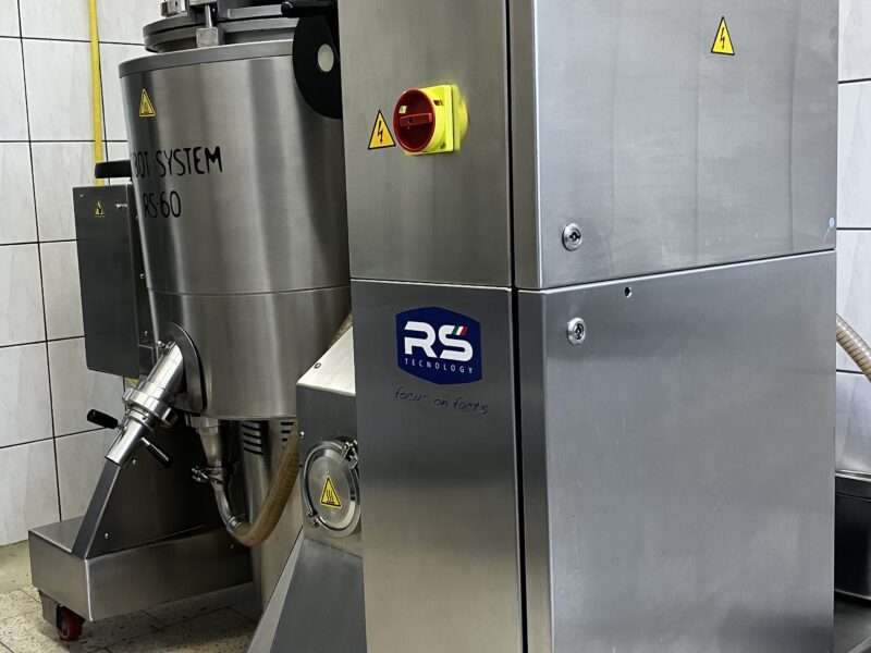 Linia do produkcji dżemu/marmolady/zup/kremów itp. z pasteryzatorem, dozownicą, zakręcarką i stołami z stali nierdzewnej