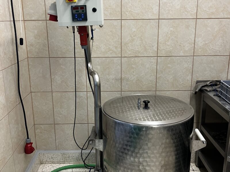 Linia do produkcji dżemu/marmolady/zup/kremów itp. z pasteryzatorem, dozownicą, zakręcarką i stołami z stali nierdzewnej