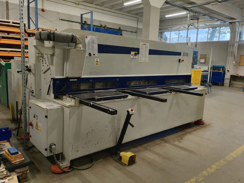 HYDRAULICZNE NOŻYCE GILOTYNOWE MVD B06-3100