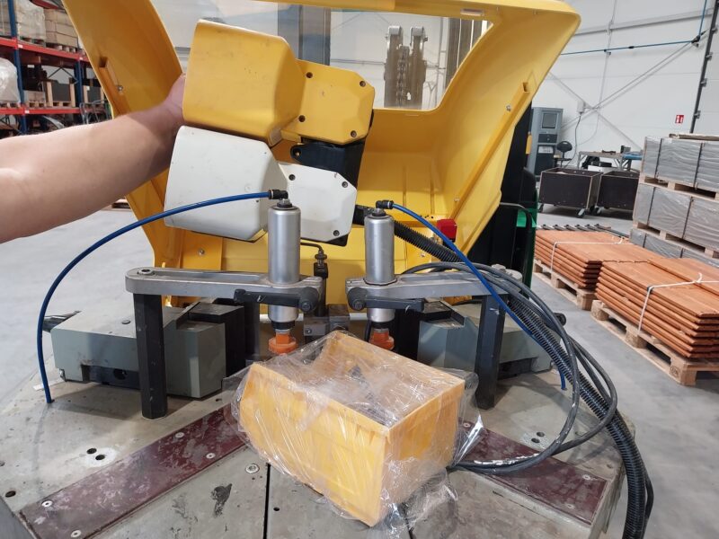 Itaca - Crimping Machine - Zagniatarka do narożników - stolarka, okna aluminiowe