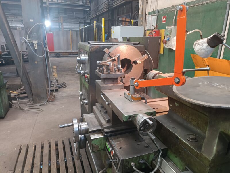 Tokarka SARO SPA8-2000 z uchwytem tokarskim 500 3-szczękowym Bison