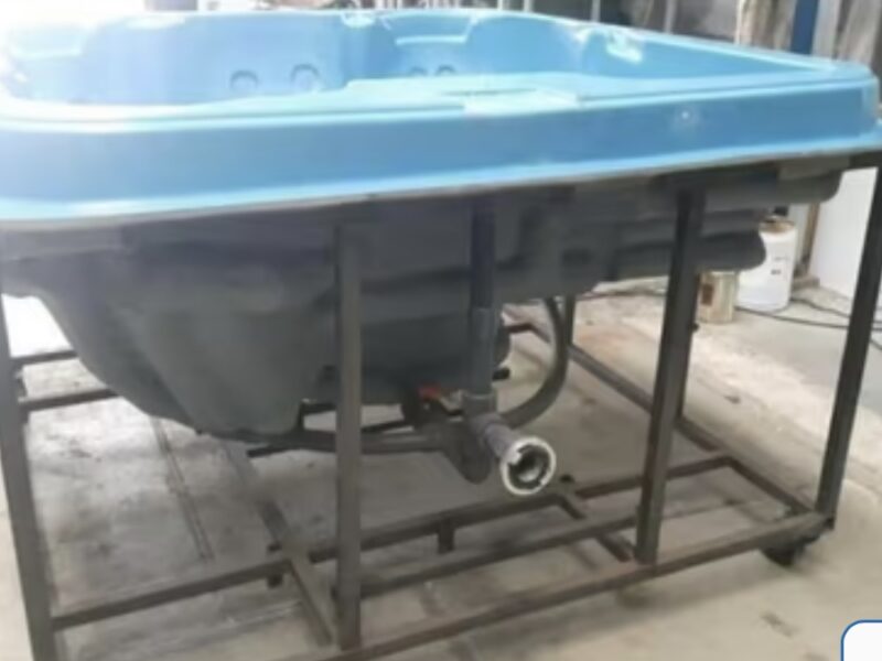 Maszyna do produkcji zderzaków aut oraz Jacuzzi