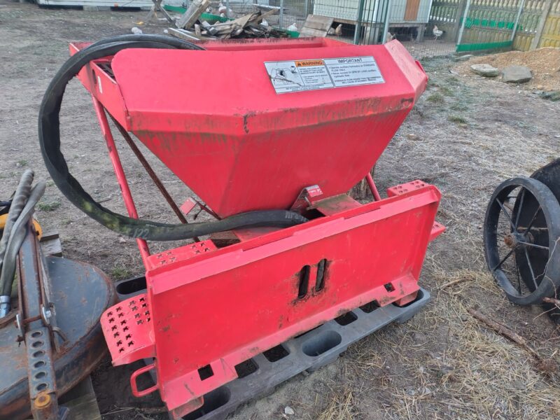 posypywarka Bobcat S130 HS8