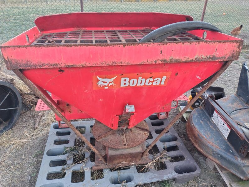 posypywarka Bobcat S130 HS8